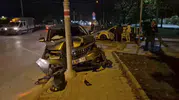 Savrulan Otomobil Trafik Lambası Direğine Çarptı