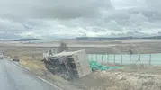 Eskişehir’de Kamyon Şarampole Devrildi