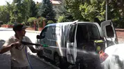 Eskişehir’de Genç Girişimci Oto Yıkamayı Sürücünün Ayağına Götürüyor