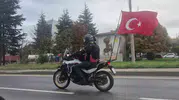 Eskişehir Çevre Yolunda Bayraklı Motosiklet Dikkat Çekti