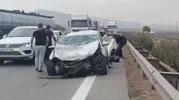 Gaziantep'te otomobil tıra çarpıp bariyerlere savruldu: 3 yaralı