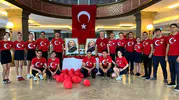 Bodrum'da 30 Ağustos coşkusu: Otel personeli bayraklı kıyafetleriyle fark yarattı