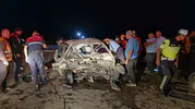 Gece yarısı kafa kafaya çarpıştılar: 1 ölü, 1 yaralı