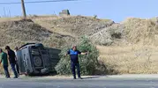 Kahta'da lastik patlaması faciaya dönüşüyordu: Takla atan araçta 2 yaralı