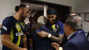 Aziz Yıldırım, Lyon zaferinin ardından soyunma odasında takımı kutladı