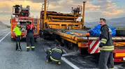 Sakaltutan Geçidi'nde tır yangını: Balata ısınması dorsedeki makineyi küle çevirdi