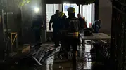 Dağkent'te ikiz villanın bahçesindeki odunluk alevlere teslim oldu