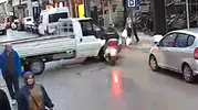 Sinop'ta motokuryenin karıştığı trafik kazası güvenlik kamerasına yansıdı