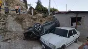 Yaylacık Mahallesi'nde kaza yokuşu korkusu: 3 ayda iki araç bahçeye uçtu