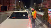 Fuzuli Caddesi'nde direksiyon başında sızan sürücüye ağır fatura