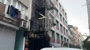 Bakırköy'de otel yangını: Patlamalarla büyüyen alevler 12 kişiyi yaraladı
