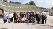 Konuralp Antik Tiyatro'da belediye personelinden gönüllü tarih mesaisi