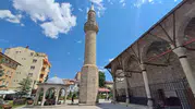 Erzurum'un asırlık camisinde minare neden ana yapıdan ayrı duruyor?