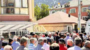 Kaskına giren arı faciaya yol açtı: Motosiklet sürücüsü yayaya çarptı
