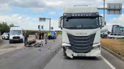 Salihli'de kavşak kazası: Sepetli motosiklet sürücüsü tırla çarpışma sonucu yaşamını yitirdi