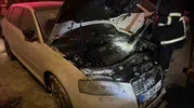 Niğde'de site otoparkında park halindeki araç alevlere teslim oldu