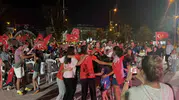 Osmaniye'de dev ekranda voleybol şöleni: Filenin Sultanları için meydanlar doldu