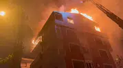 Güngören'de kentsel dönüşüm bekleyen binada korkutan yangın