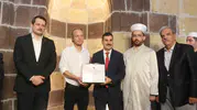 Van'a gelen Letonyalı turist İslamiyet'i seçerek Veysel ismini aldı