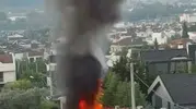 Bursa'da park halindeki otomobil alevlere teslim oldu: Araç hurdaya döndü