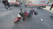 Sanayi sitesindeki kontrolsüz kavşakta motosikletler çarpıştı: 3 yaralı