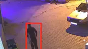 Keşan'da gece yarısı halı hırsızlığı güvenlik kamerasına yansıdı