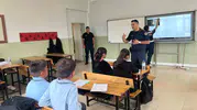 Bilecik'te jandarma ekipleri öğrencilere dijital dünyada korunmanın yollarını anlattı