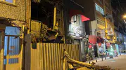 Bakırköy'de metruk binanın çöküşü saniye saniye kaydedildi