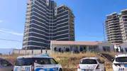 Denizli'de rezidans inşaatında gergin bekleyiş: İşçiler çatıya çıktı