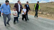 Kars'ta köy yolları betonla yenilendi: Vali Polat incelemelerde bulundu