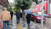 Afyonkarahisar'da sabah saatlerinde başlayan sağanak günlük yaşamı etkiledi