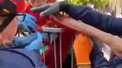 Oyun oynarken korkuluk demiri koluna saplanan çocuk için seferberlik