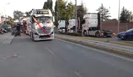 Eskişehir'de evlenen yeğenine 7 tırlık konvoy sürprizi yaptı