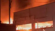 Baksan Sanayi Sitesi’nde korkutan yangın: Kafkas Ticaret alevlere teslim oldu