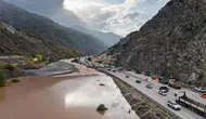 Erzincan-Erzurum kara yolunda sel felaketi: Sansa Deresi'nde ulaşım durma noktasına geldi