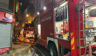 Esenler'de gece yarısı korkutan çatı yangını: Beş katlı binada büyük panik