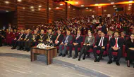 Van'da Cumhuriyet coşkusu yağmura rağmen kapalı alana taşındı