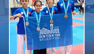Antakya Belediyesi karatecileri Gaziantep'ten 12 madalyayla döndü