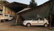 Osmaneli'de kamyonla çarpışan otomobil kıraathanenin içine daldı