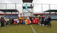 Erzurum'da Avrupa ve Türkiye karmaları dostluk için sahaya indi