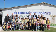 Edremit'te minik öğrenciler sokak hayvanlarıyla buluştu: Geleceğin merhametli nesilleri yetişiyor