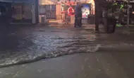 Elazığ'da aniden bastıran sağanak şehir trafiğini felç etti
