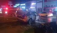 Aydın'da tırla çarpışan elektrikli otomobil alev topuna döndü: 3 saatlik zorlu mücadele