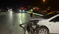 Düzce'de direksiyon hakimiyeti kayboldu: Bariyerlere çarpan otomobilde bir kişi yaralandı