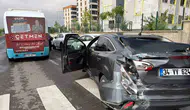 Kayapınar'da halk otobüsü ve otomobilin karıştığı kazada 4 kişi yaralandı