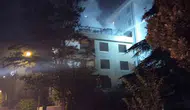 Kartal'da gece yarısı korkutan yangın: Metruk binanın çatısı küle döndü