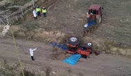 Karaman'da tarla sürerken devrilen traktörün altında kalan sürücü yaşamını yitirdi