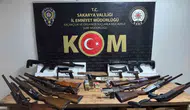Sakarya'da eş zamanlı operasyon: Silah ve kaçak ürün deposuna baskın