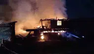 Kastamonu Obruk köyünde uzun süredir boş duran ahşap ev yangında yok oldu