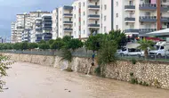 Mersin'de sağanak alarmı: Dereler taştı, sokaklar göle döndü